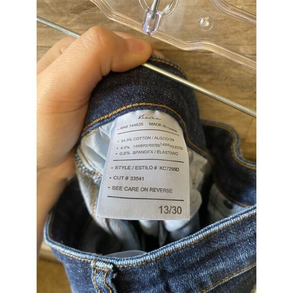 KanCan Women's Mid-Rise Distressed Cropped Denim Jeans Blue Size 13/30 Casual - Picture 10 of 16